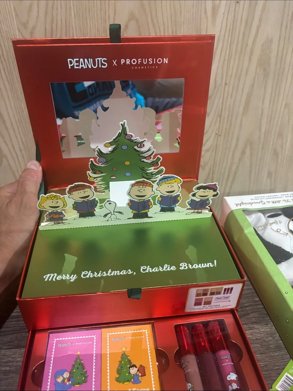 Peanuts profusion holiday